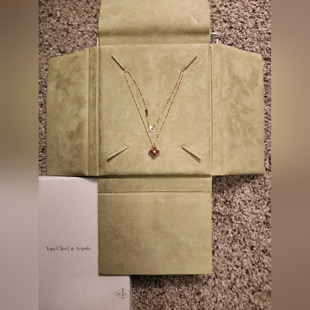 Gorgeous 18k Van Cleef & Arpels Special Holiday Edition Bullseye Clover Alhambra - Picture 4 of 11